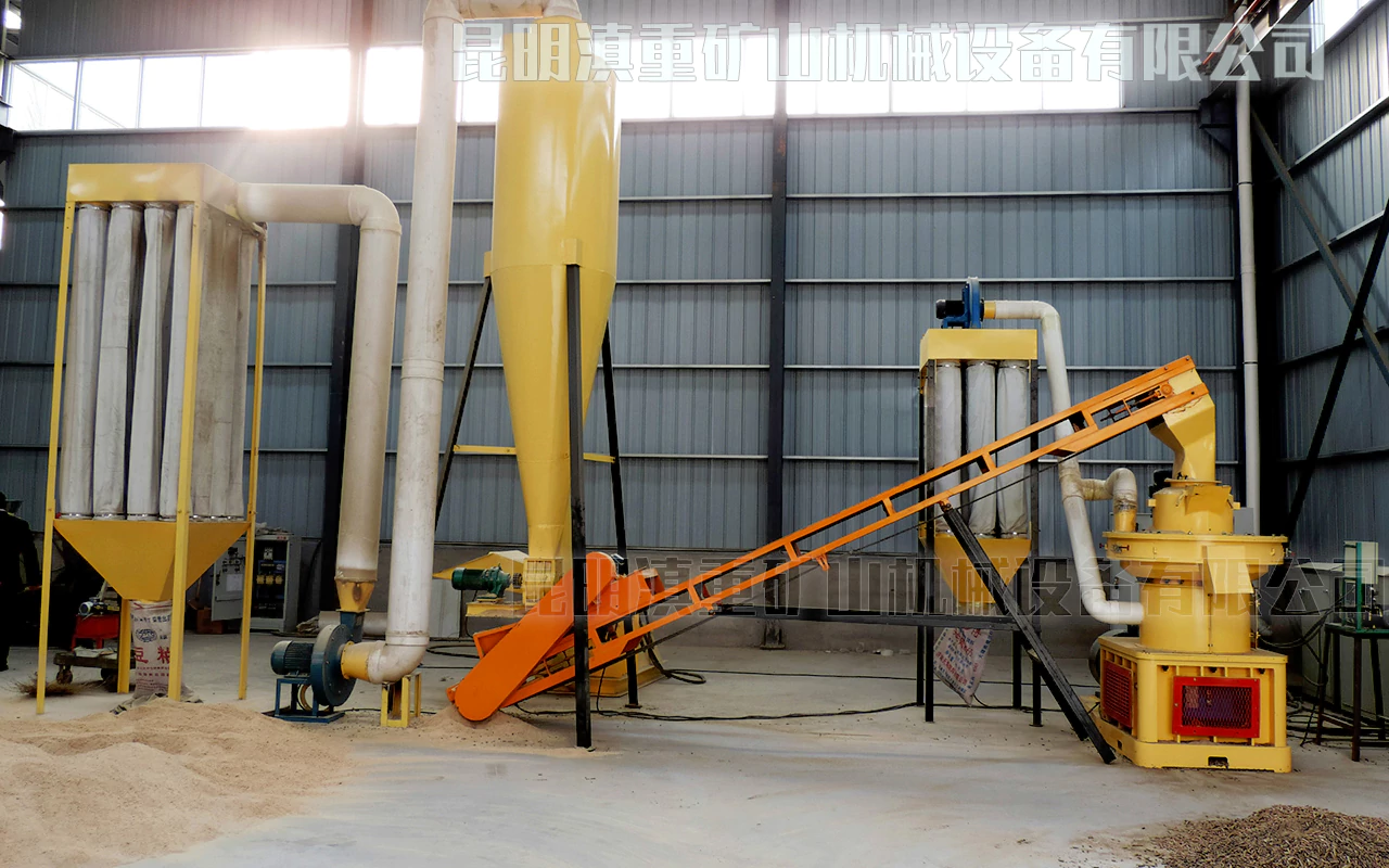 昆明滇重矿机为客户设计制造的甘蔗渣生物质颗粒生产线正在作业中/